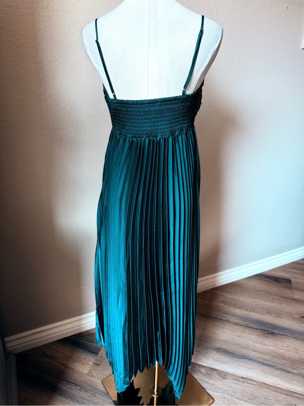 NWT Petal & Pup Vikki Emerald Green Pleated High-Low Slip Dress Size 8 - Picture 15 of 16